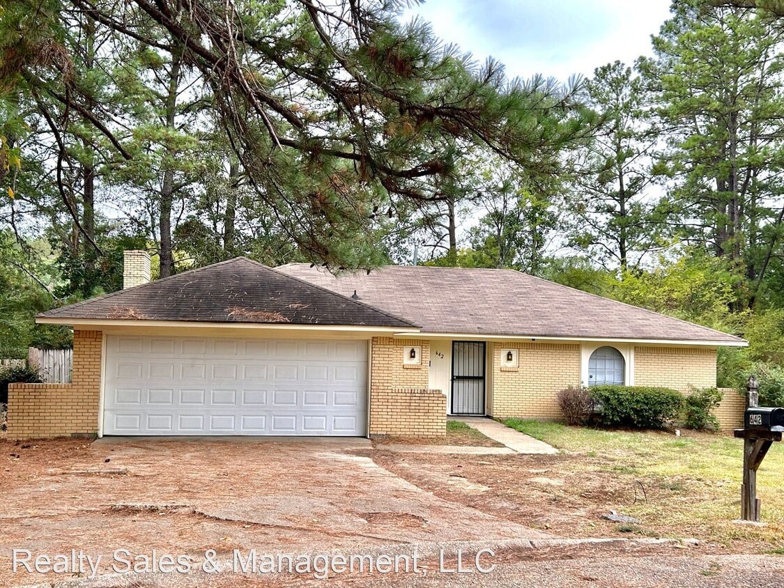 Primary Photo - 3 br, 2 bath House - 642 Spryfield Road