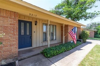 Building Photo - 3317 Santa Monica Dr