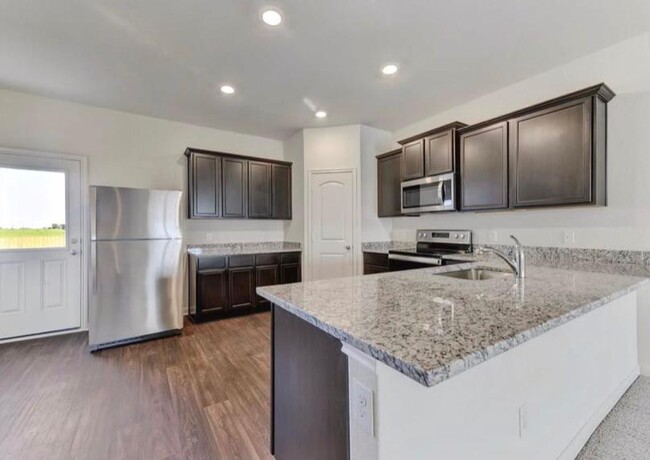 Kitchen area - 14919 Harbor Lndg