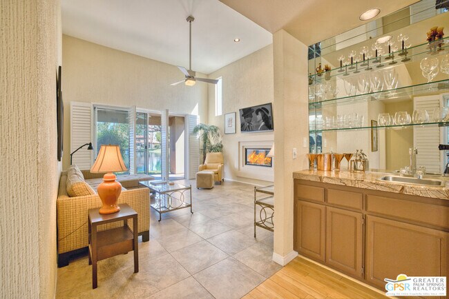 Foto del edificio - 164 Lakeshore Dr