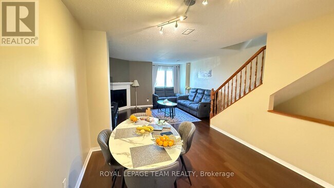 Photo du bâtiment - 390 Crownridge Dr