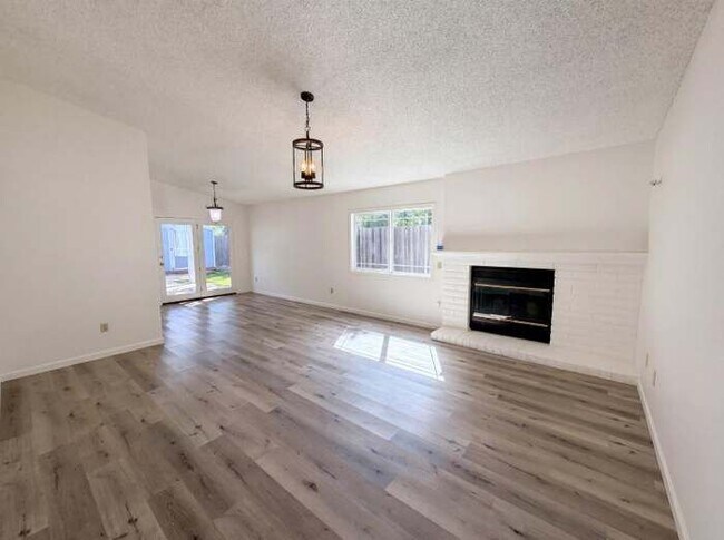 Foto del edificio - 5901 Small Hill Ct