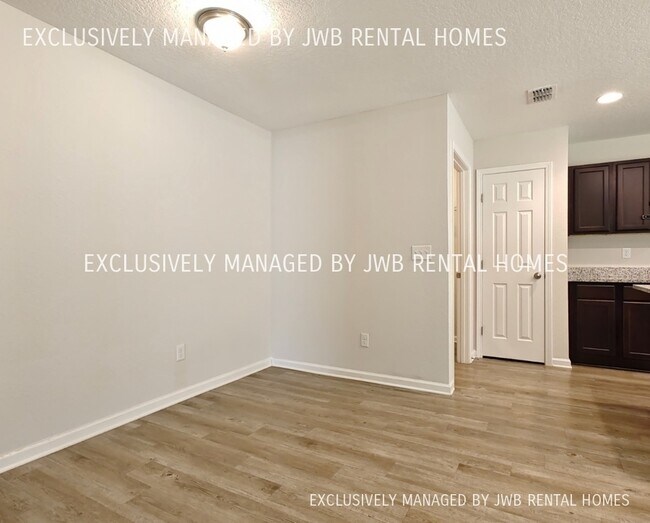 Building Photo - 7948 Pipit Ave