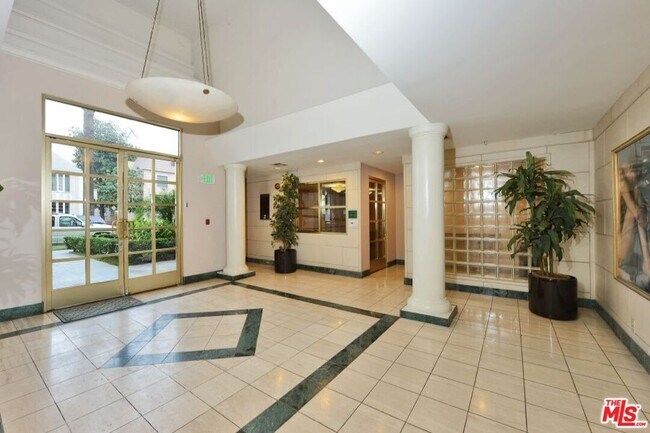 Foto del edificio - 117 N Gale Dr