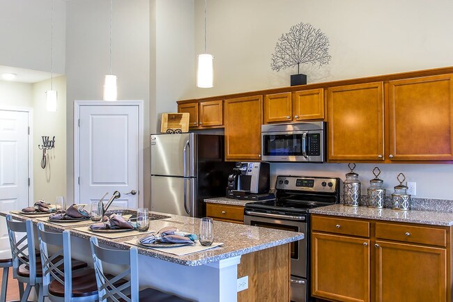 Spacious, Eat-In Kitchens - Redwood Louisville