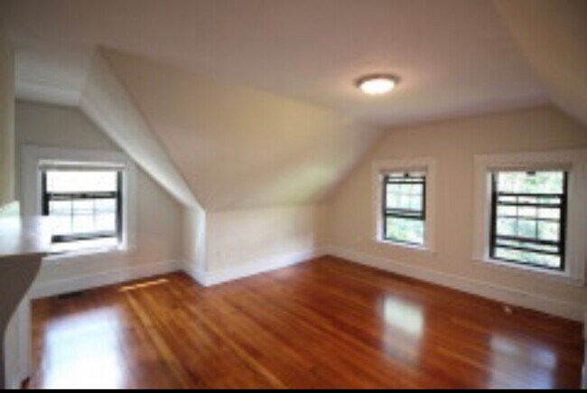 Building Photo - 63 Beech Glen St