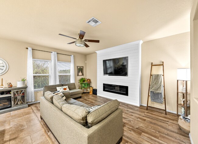 Foto del edificio - 503 Fort Pena