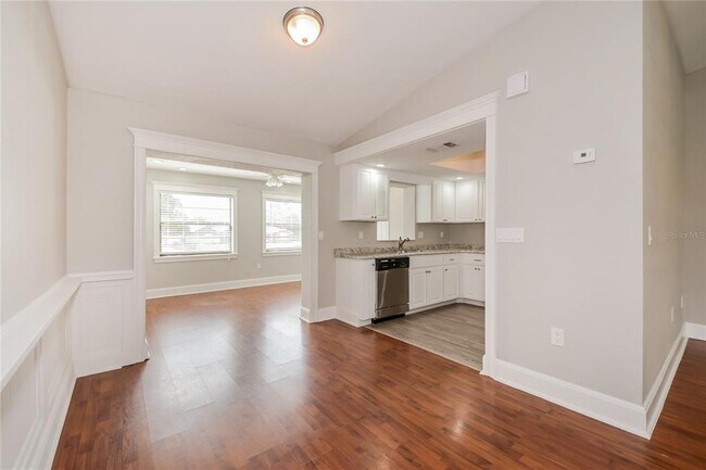 Foto del edificio - 4820 Camus St