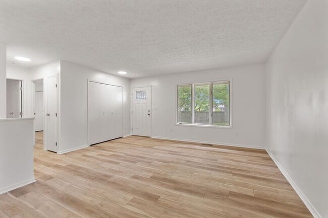 Foto del edificio - 1362 Yorkland Rd