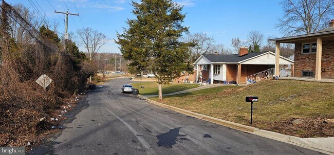 Building Photo - 5616 Old Temple Hill Rd