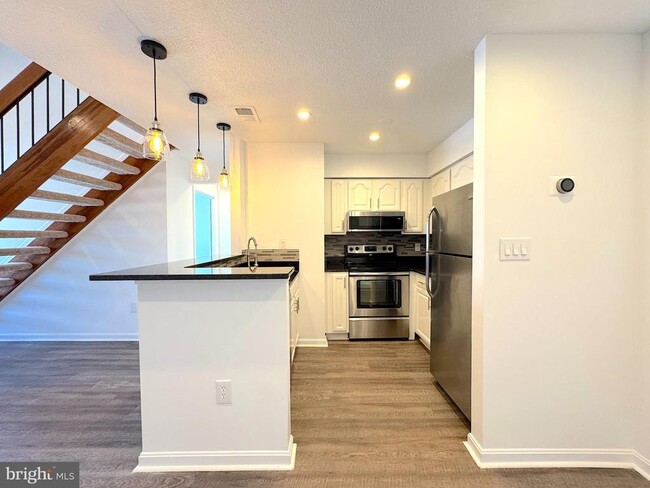 Building Photo - 6939 Mary Caroline Cir