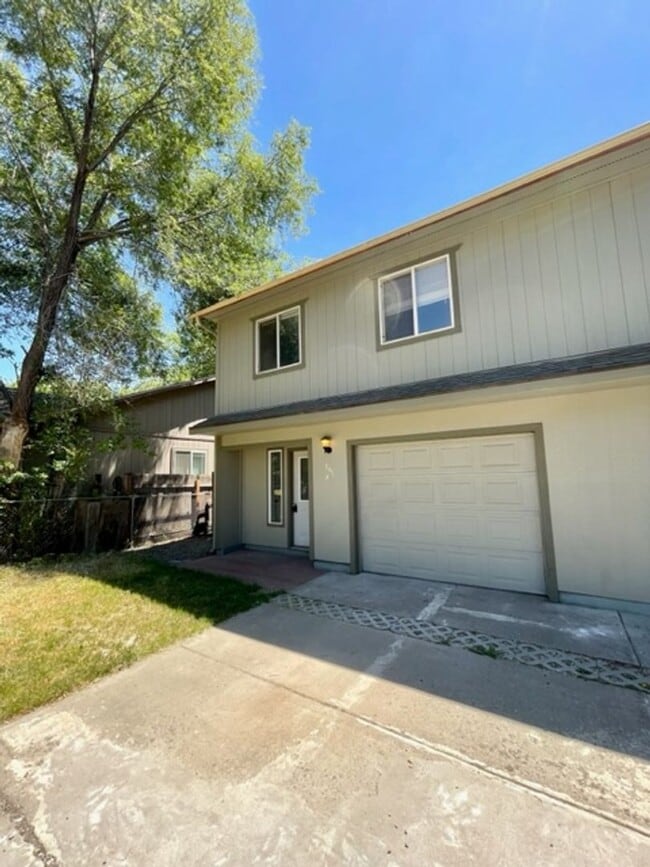 Building Photo - 845 NW Ogden Ave