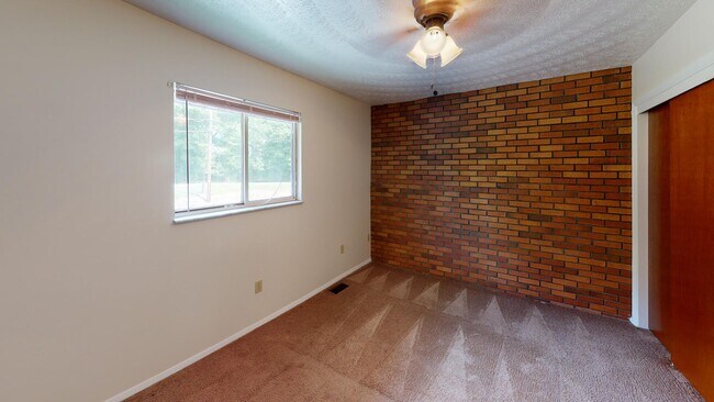 Building Photo - 5029 W Pea Ridge Rd