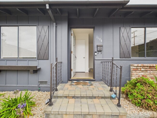 Building Photo - Charming, remodeled single family home for rent in Seaside