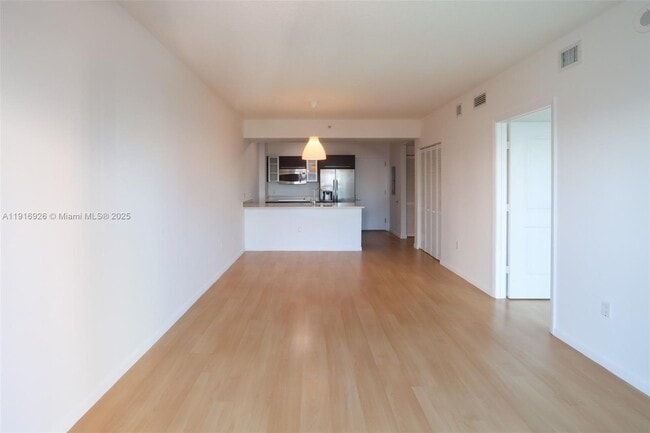 Foto del edificio - 333 NE 24th St