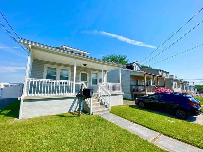 Building Photo - Charming 2 Bedroom/1.5 Bathroom Home with Large Backyard in Colgate, Baltimore, MD!