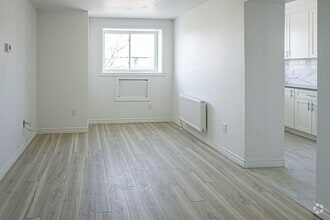 Building Photo - 630 Cummings Ave
