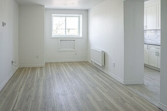 Building Photo - 630 Cummings Ave