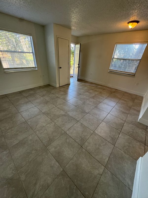 Foto del edificio - 1197 Bentley Rd