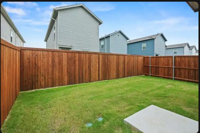 Patio trasero cercado - 726 Sandhill Crane Ln