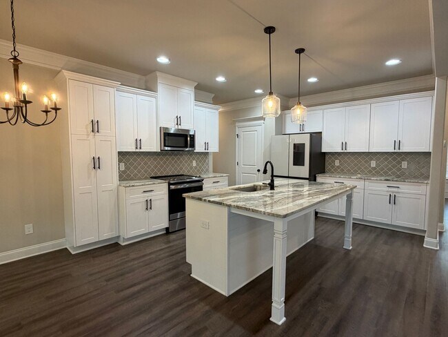 Building Photo - 3500 Hilltop Trl