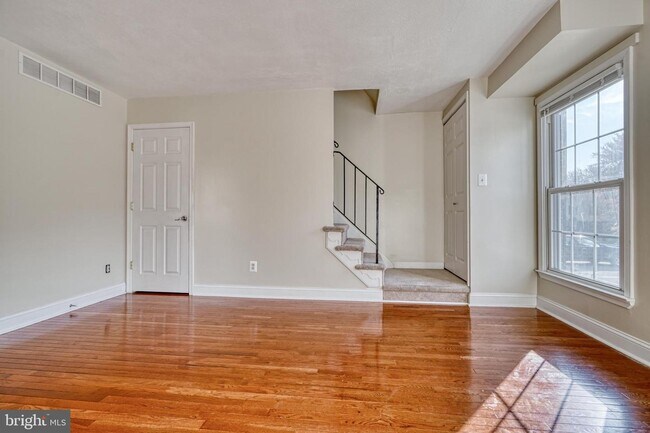 Building Photo - 3500 Moultree Pl