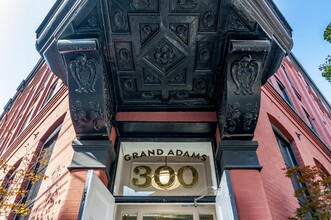 Building Photo - 300 Grand St