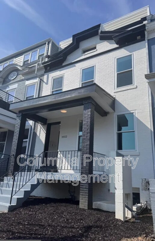 Foto del edificio - 3552 Warder St NW
