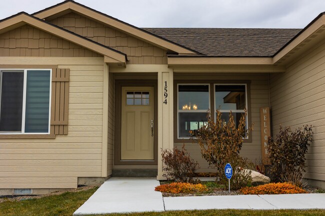 Foto del edificio - 1594 NE Cinder Loop