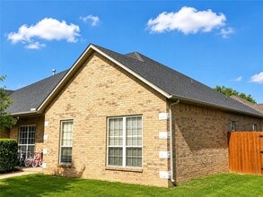 Building Photo - 3803 SW Huckleberry St