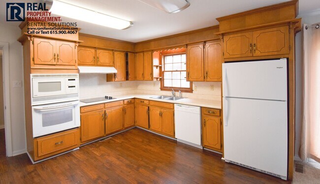 Building Photo - Huge 4 bedroom home with mother-in-law sui...