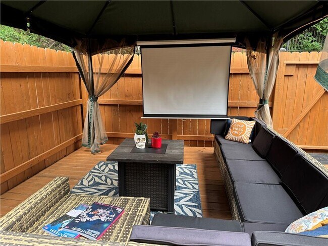 Foto del edificio - 1613 Bayrose Cir