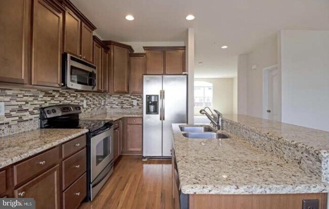 Building Photo - 8705 Sagebrush Ln