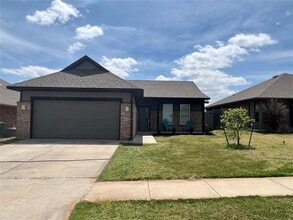 Building Photo - 9420 NW 93rd Terrace