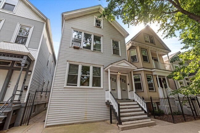 Building Photo - 1421 W Fletcher St