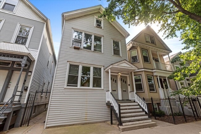 Building Photo - 1421 W Fletcher St