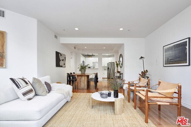 Foto del edificio - 3460 S Centinela Ave