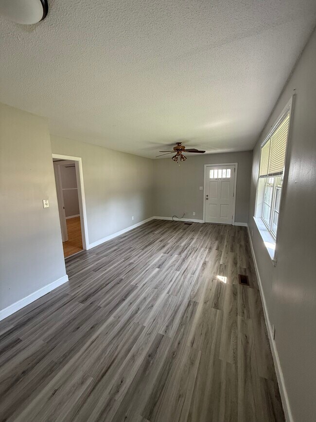 Foto del edificio - AANM Investments Oakwood Blvd