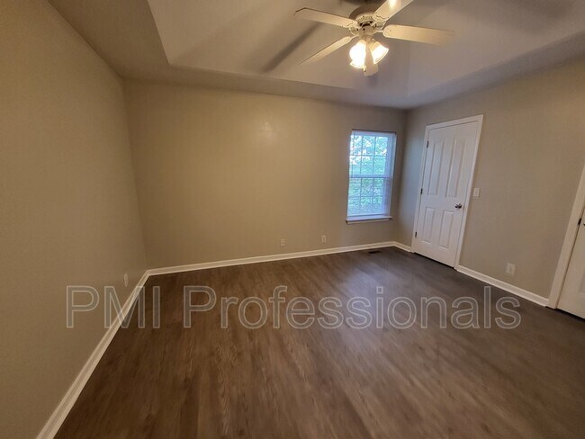 Building Photo - 366 Arapaho Dr