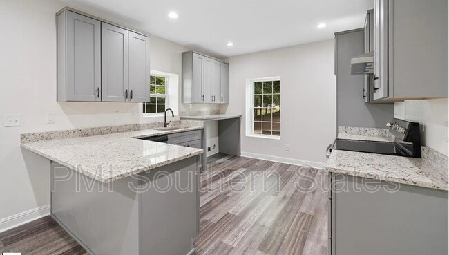 Building Photo - 307 Lee Vaughn Rd