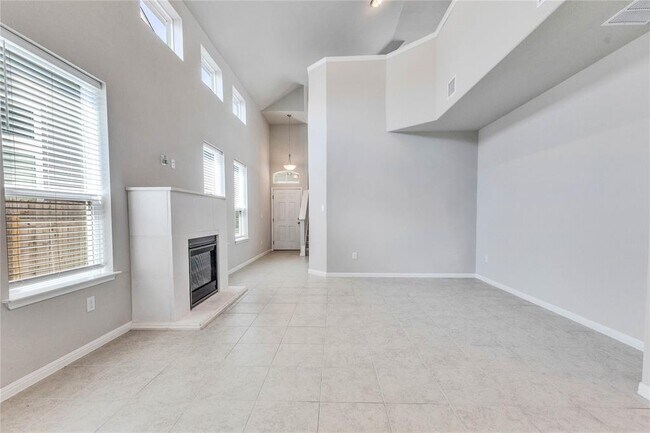 Foto del edificio - 6315 Arbor Crest Ln