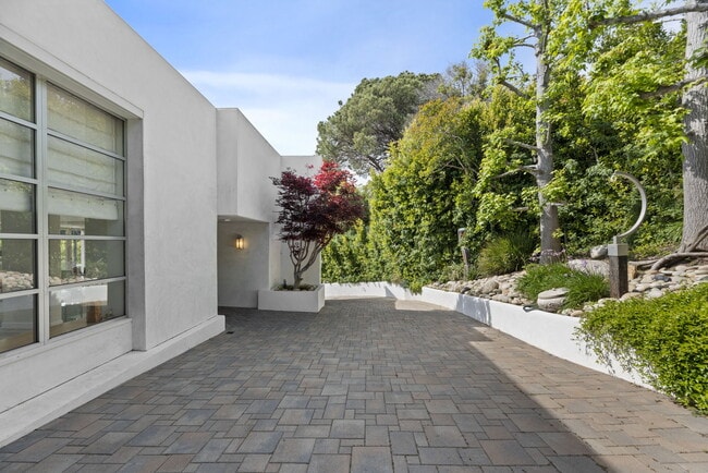 Building Photo - 641 Walther Way