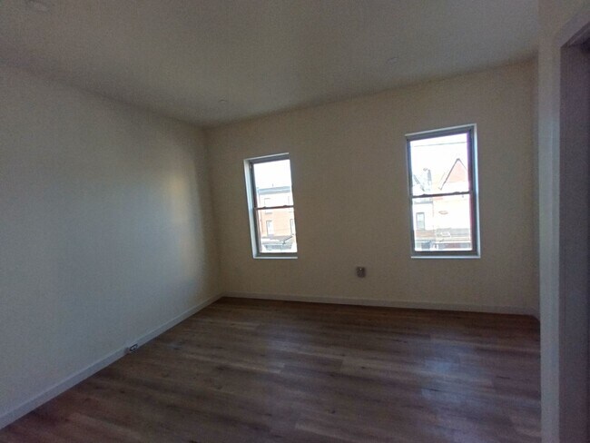 Building Photo - 1518 W Lehigh Ave (LO)