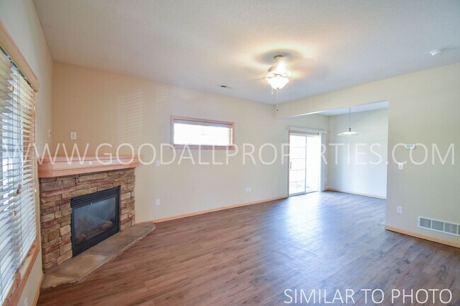 Foto del edificio - 2 Bedroom, 2.5 Bath Townhouse in Ankeny