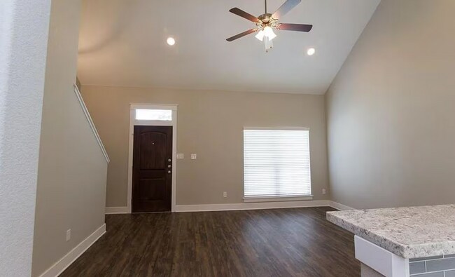 Building Photo - 112 Waverly Dr