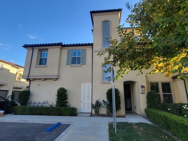 Frente de casa adosada - 63 Finch