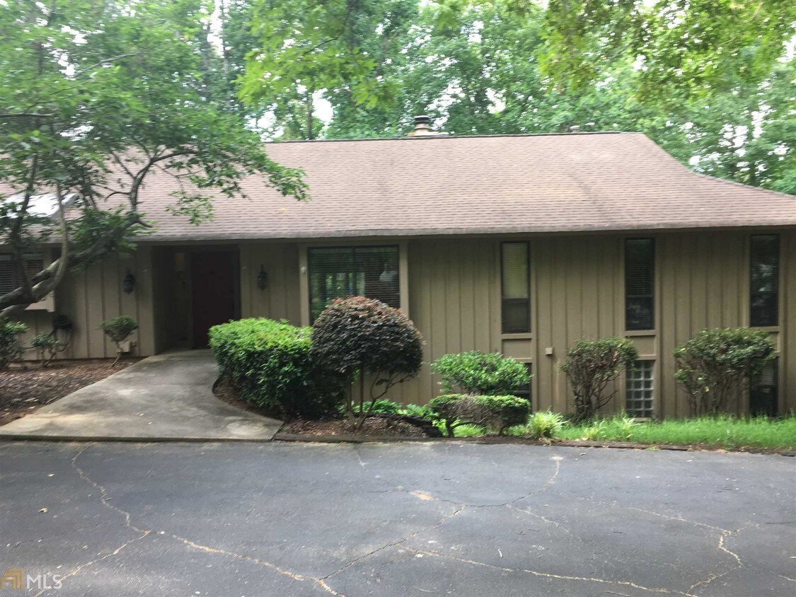 Foto principal - 3376 Fairway Dr