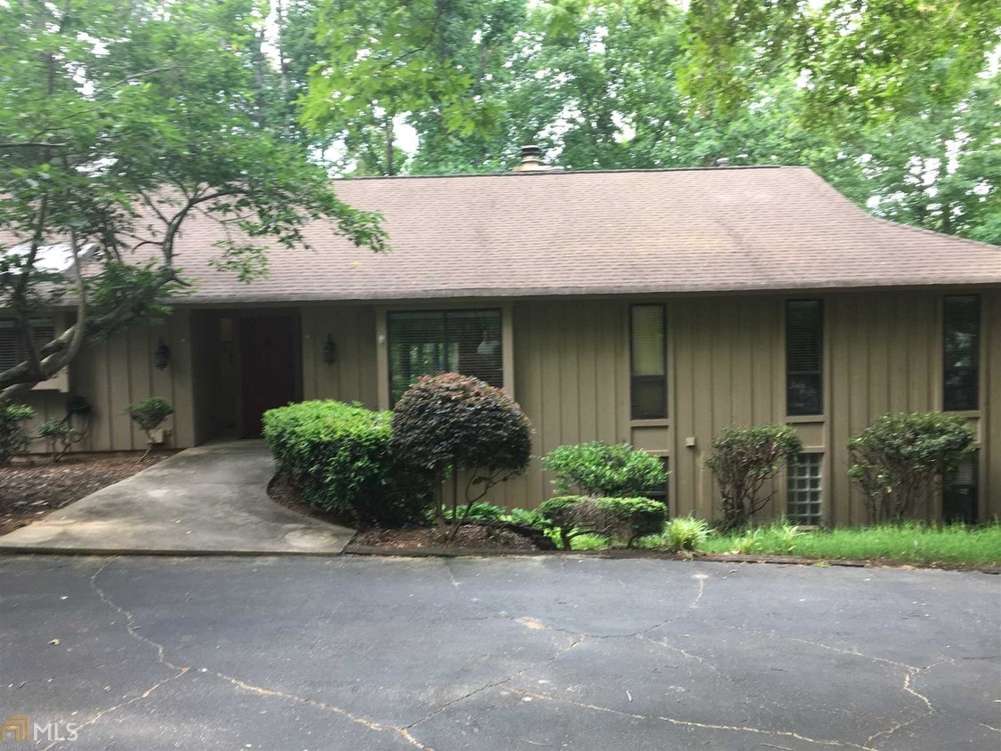 Primary Photo - 3376 Fairway Dr