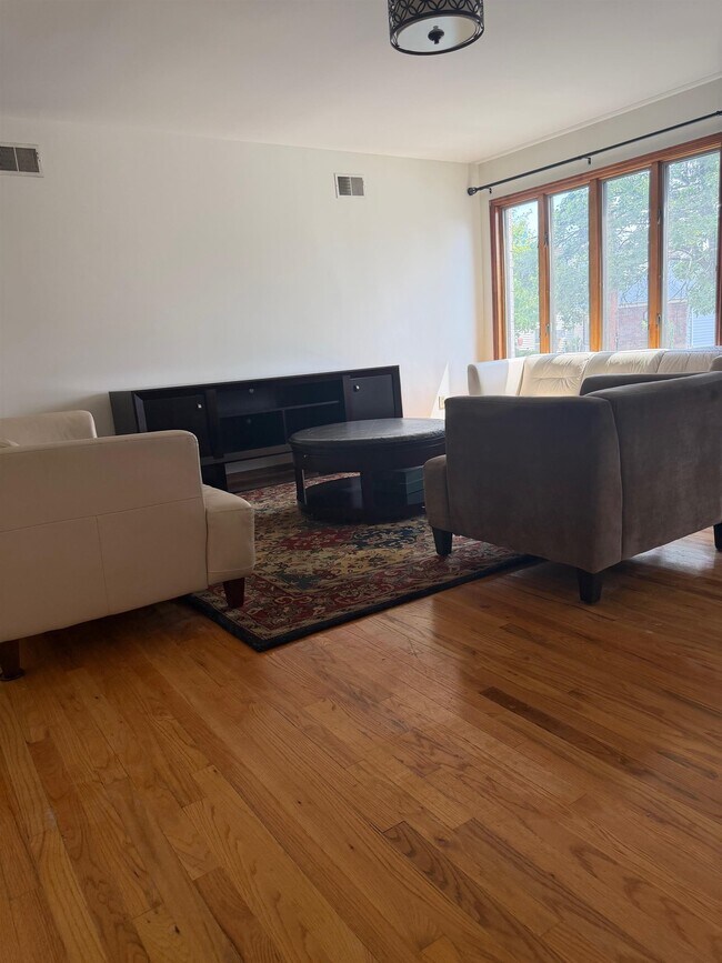 Foto del edificio - 773 1st St