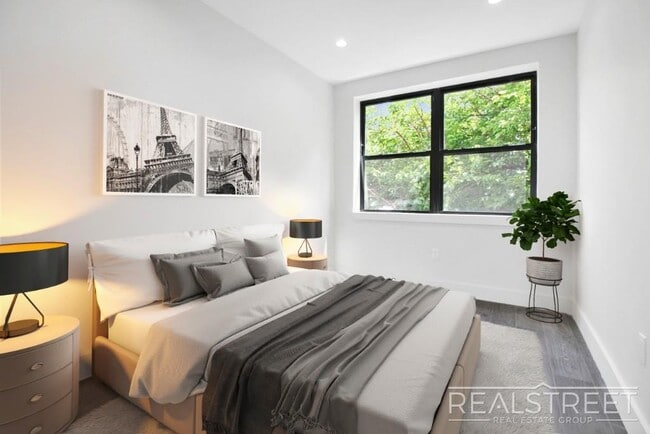 Foto del edificio - Grand Spacious 2 Bed in Prime Crown Heights